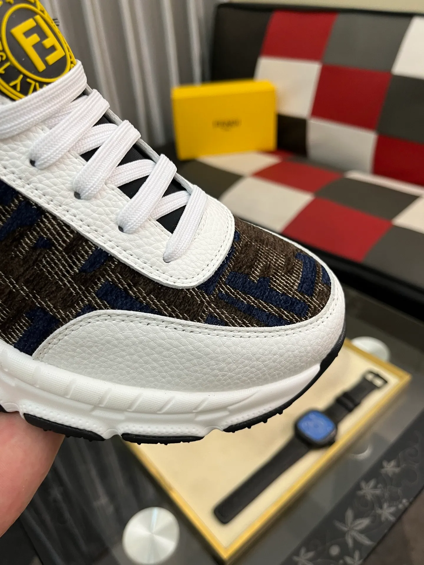Men's Men's Shoes💰458⌚️⌚️[FENDI] Fendi's classic and comfortable men's, this sophisticated sneaker is made of soft calfskin➕genuine leather lining➕original ultra-light rubber material with rough outsole. This unique and light style suits the casual and sophisticated sensibility of this season. Size: 38-443️⃣Colors available